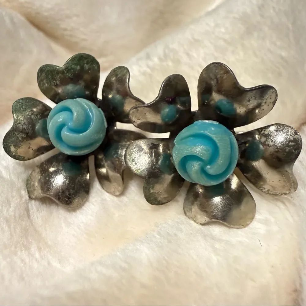 Vintage Floral Clip Earrings – Turquoise Center | Women